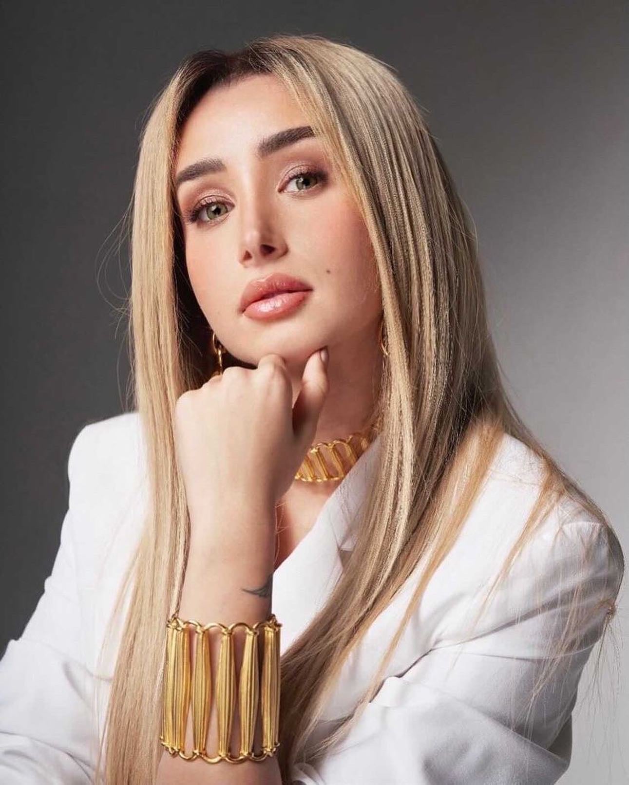 Hana El Zahed - column cuff