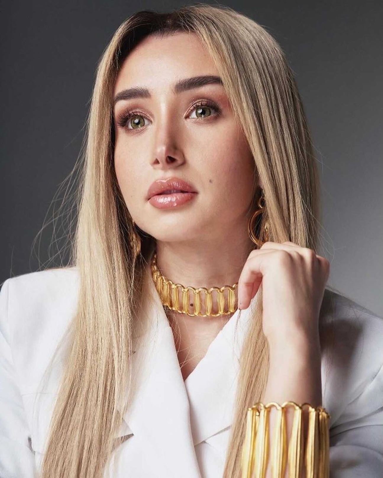Hana El Zahed - column cuff