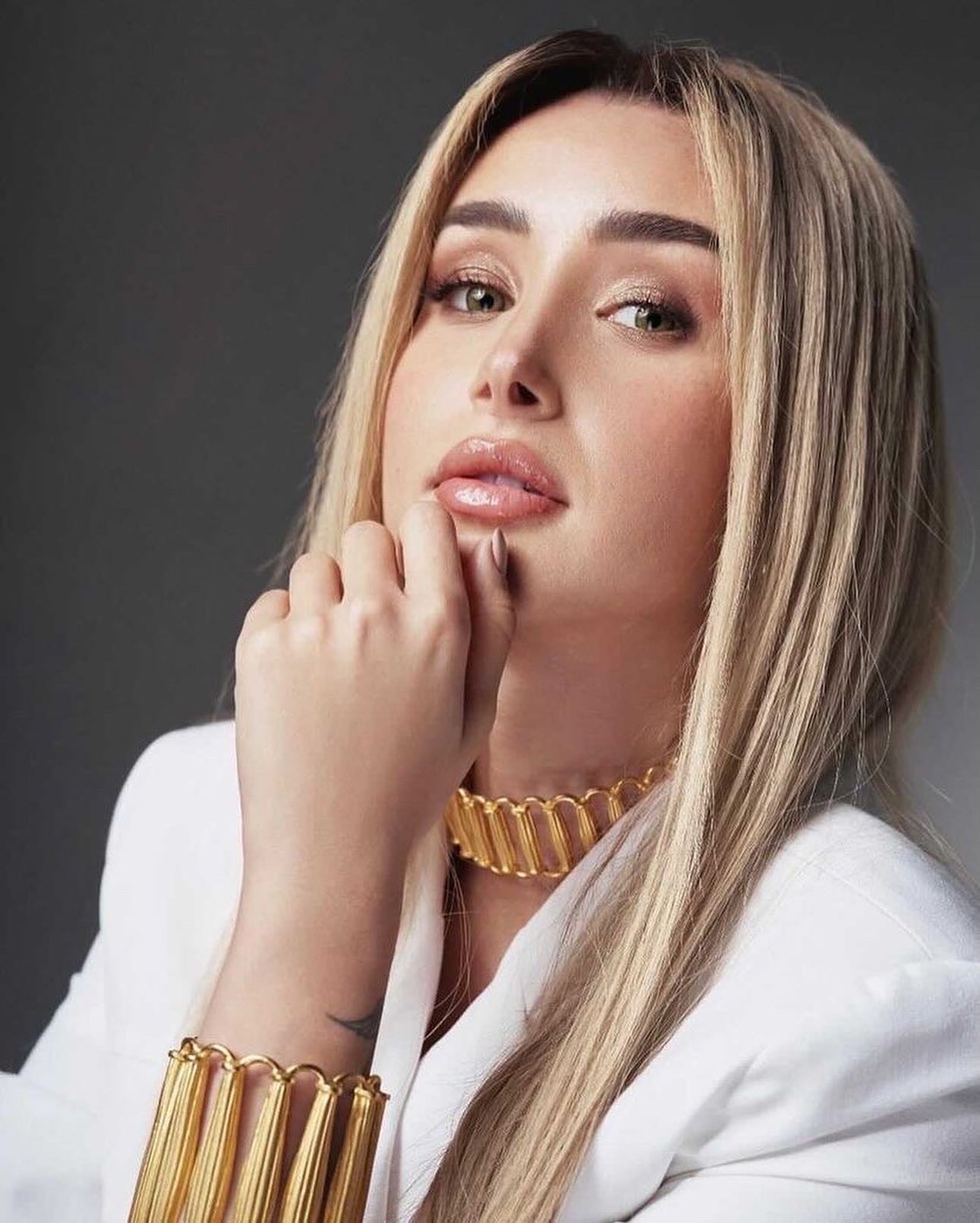 Hana El Zahed - column cuff