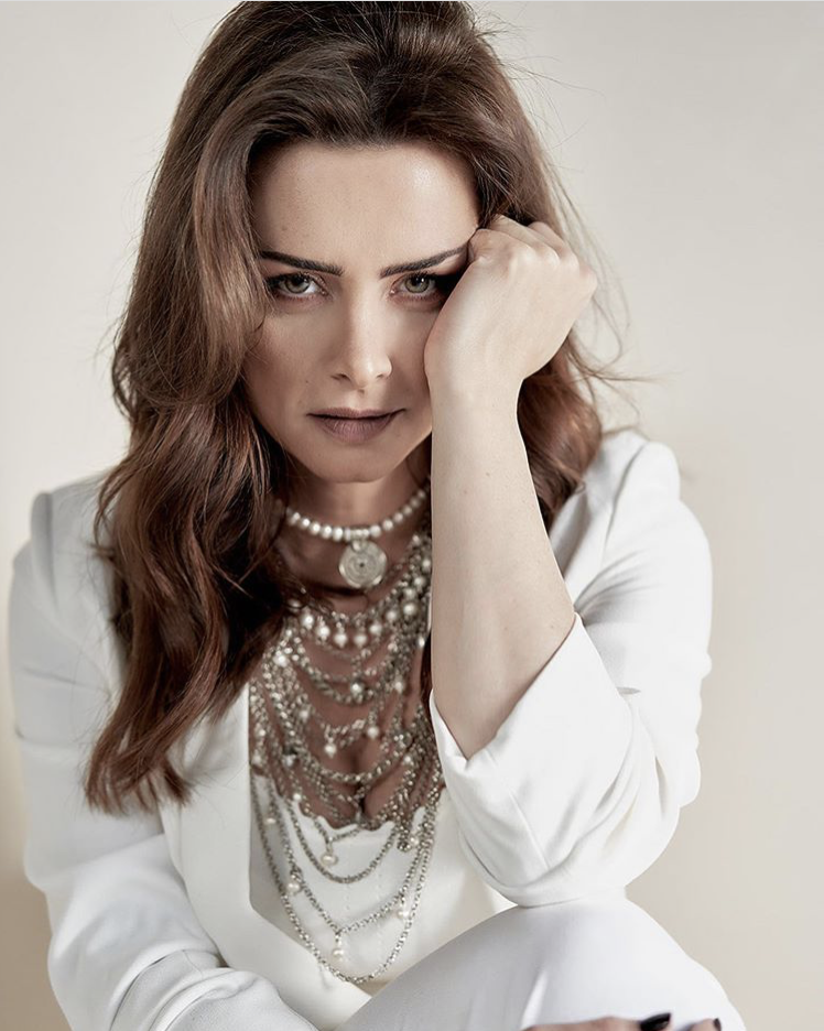 Multilayered mother of pearl necklace